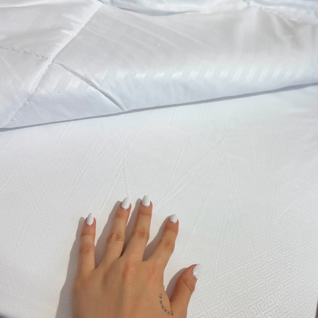 Plumón 6 Piezas para Cama con sábana enresortada y fundas | Casa Dorada