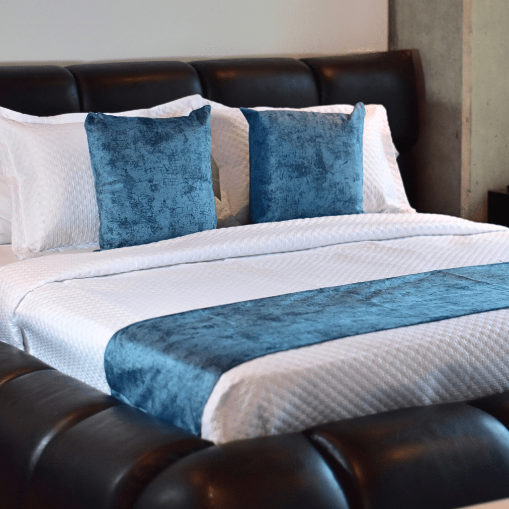 Pie de cama + 2 cojines marmolizados - Casa Dorada