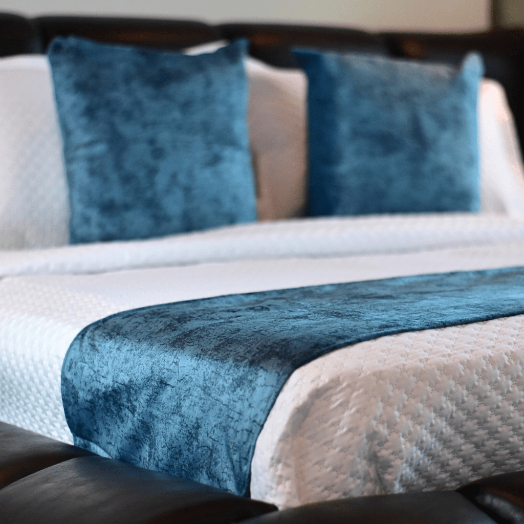 Pie de cama + 2 cojines marmolizados - Casa Dorada