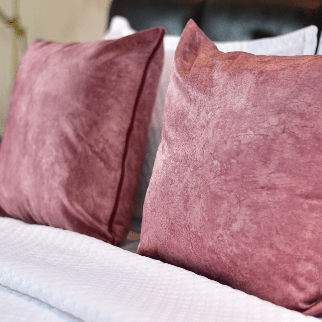 Pie de cama + 2 cojines marmolizados - Casa Dorada