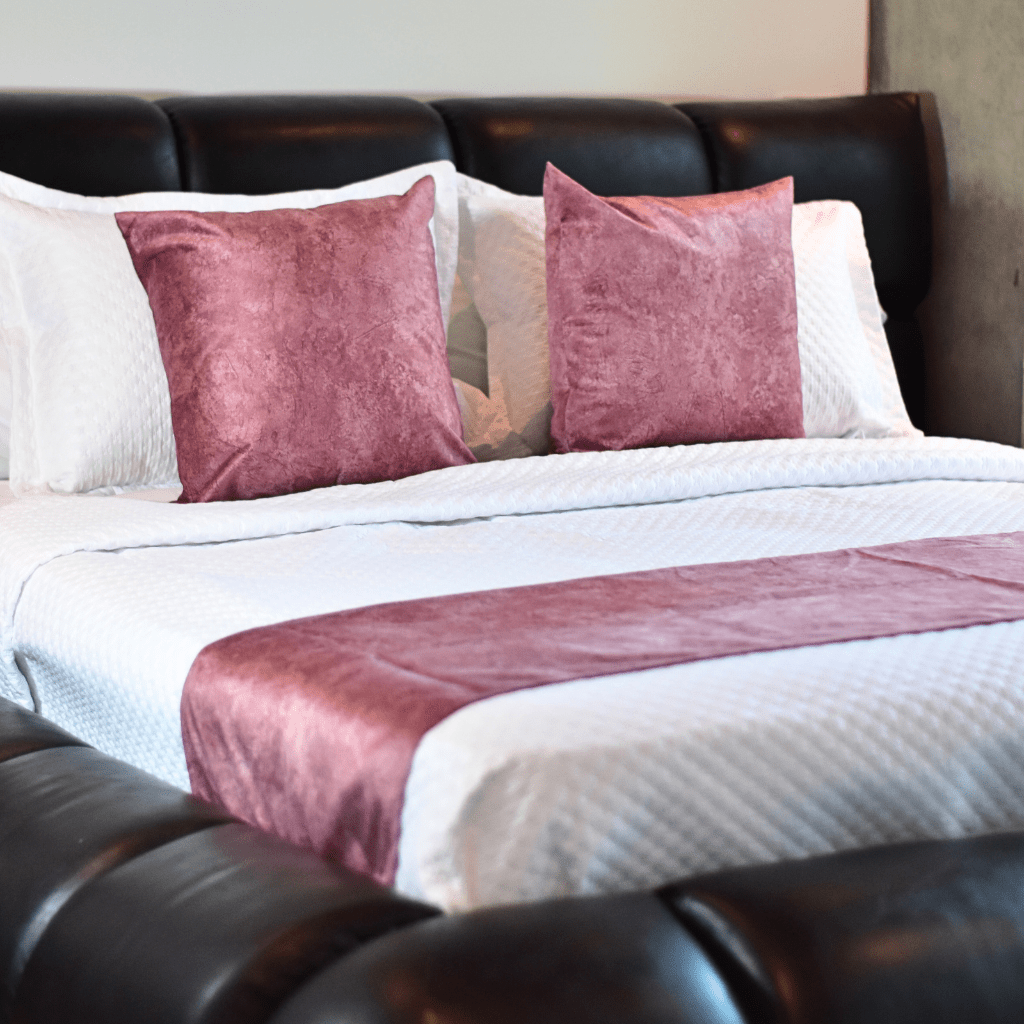 Pie de cama + 2 cojines marmolizados - Casa Dorada