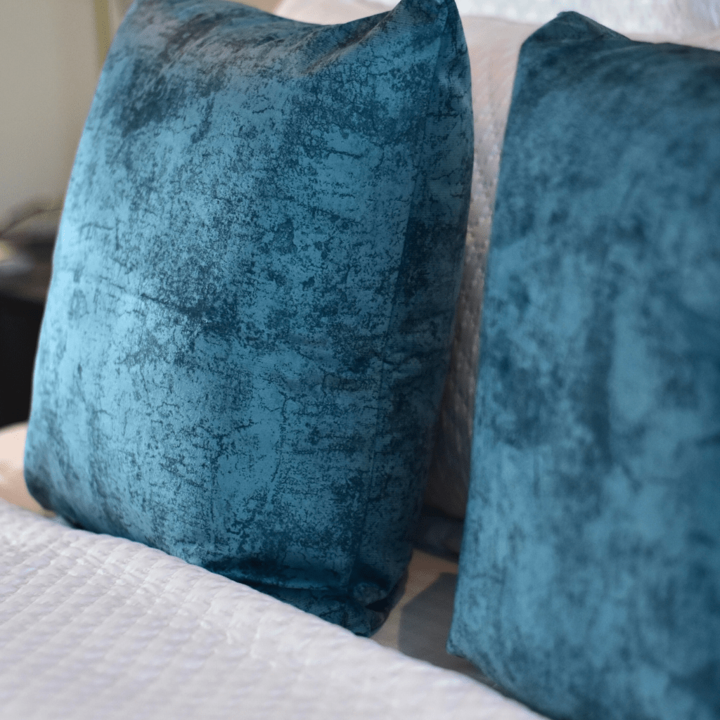 Pie de cama + 2 cojines marmolizados - Casa Dorada