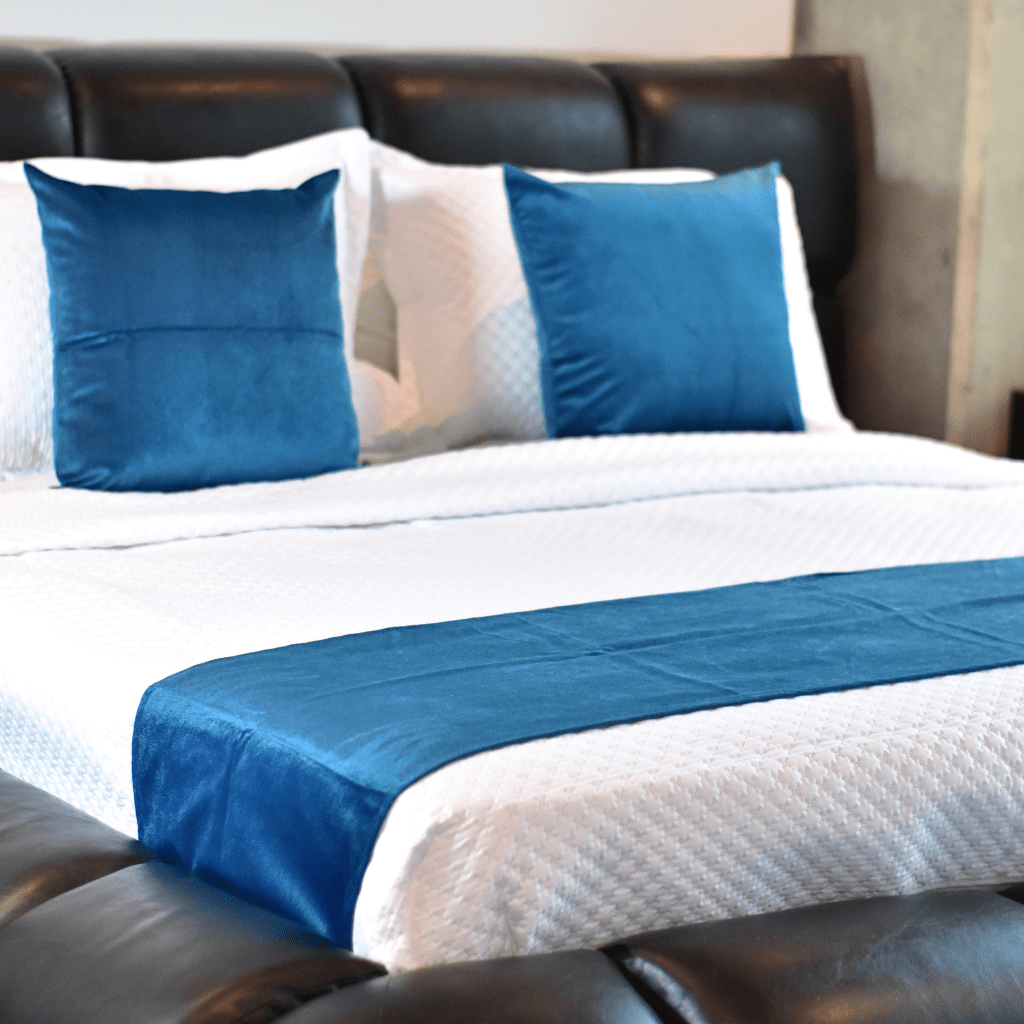 Pie de cama + 2 cojines unicolor - Casa Dorada