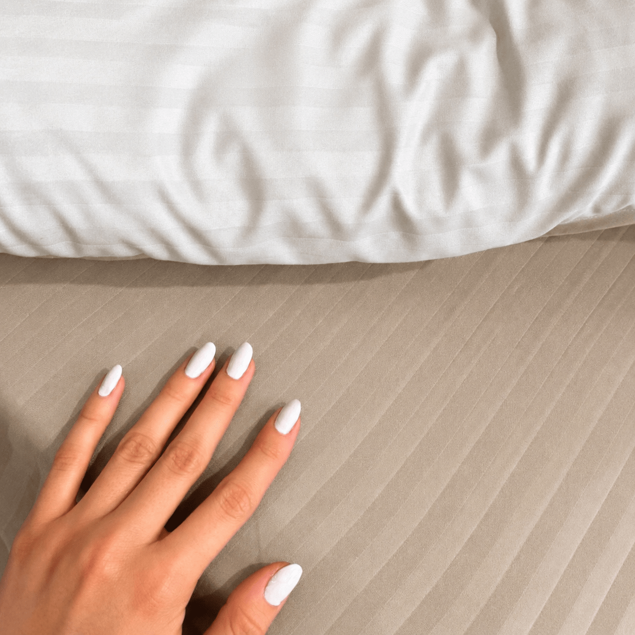 Plumón 6 Piezas para Cama con sábana enresortada y fundas | Casa Dorada - Casa Dorada