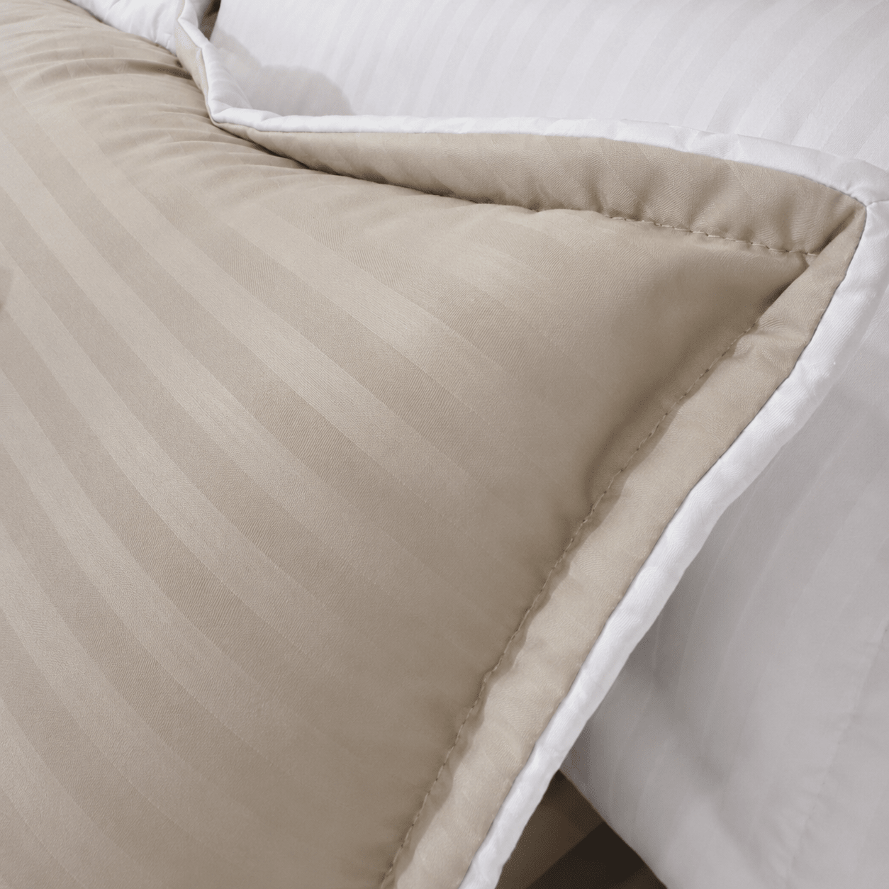 Plumón 6 Piezas para Cama con sábana enresortada y fundas | Casa Dorada - Casa Dorada