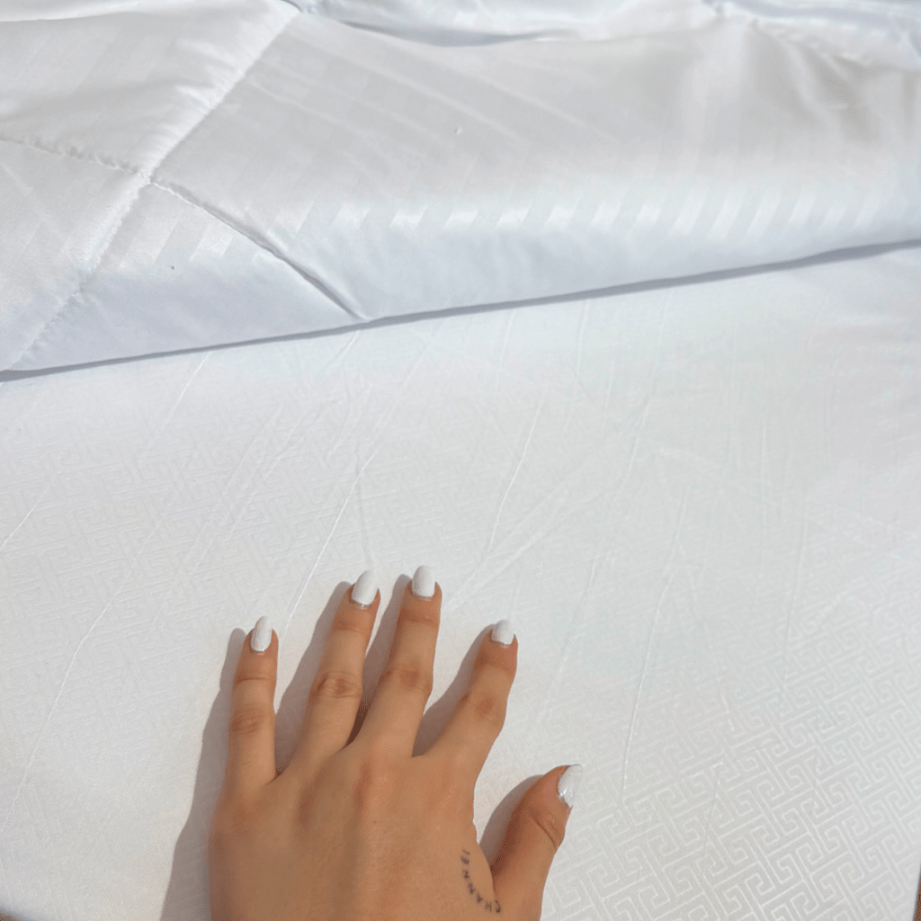 SET DÍA DE LA MADRE (Plumón 6 piezas + 2 cojines marmolizados + Envió gratis) - Casa Dorada